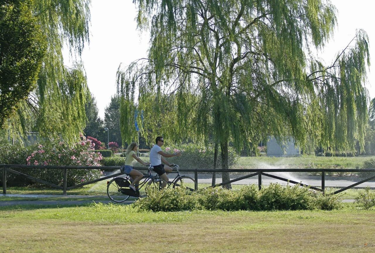 Pini Village Lido Altanea Каорле Экстерьер фото