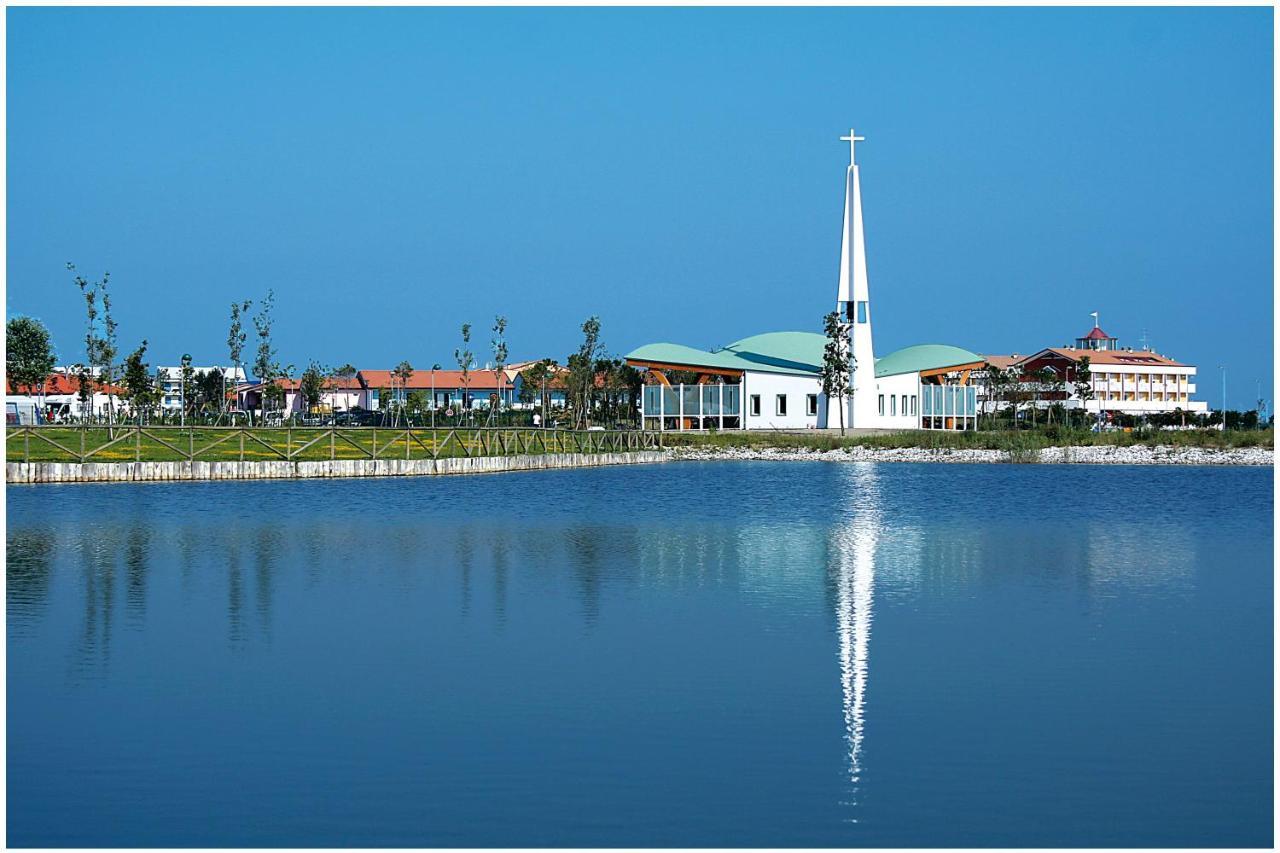 Pini Village Lido Altanea Каорле Экстерьер фото